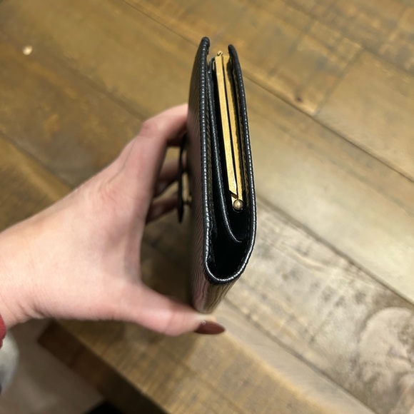 Excellent Pre-Owned Louis Vuitton Epi Wallet - Picture 4 of 12